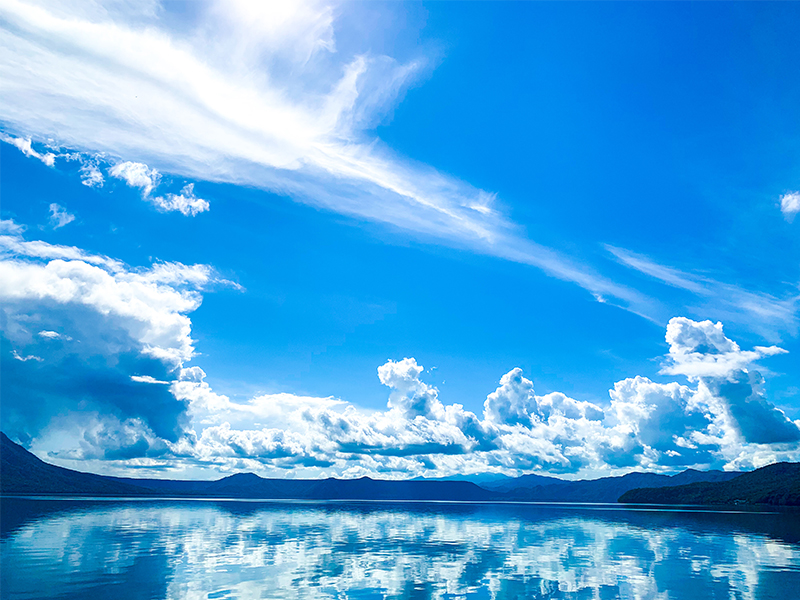 深く蒼い風が広がる